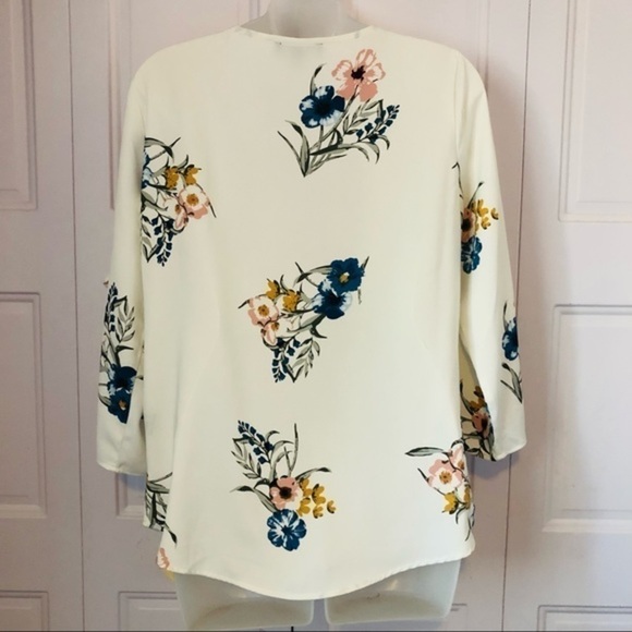 Lily Morgan open bell sleeves with ties. - Picture 6 of 10